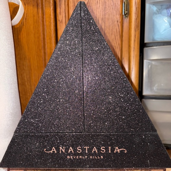 RAREAnastasia Beverly Hills Black Glitter Pyramid glitters Pr box